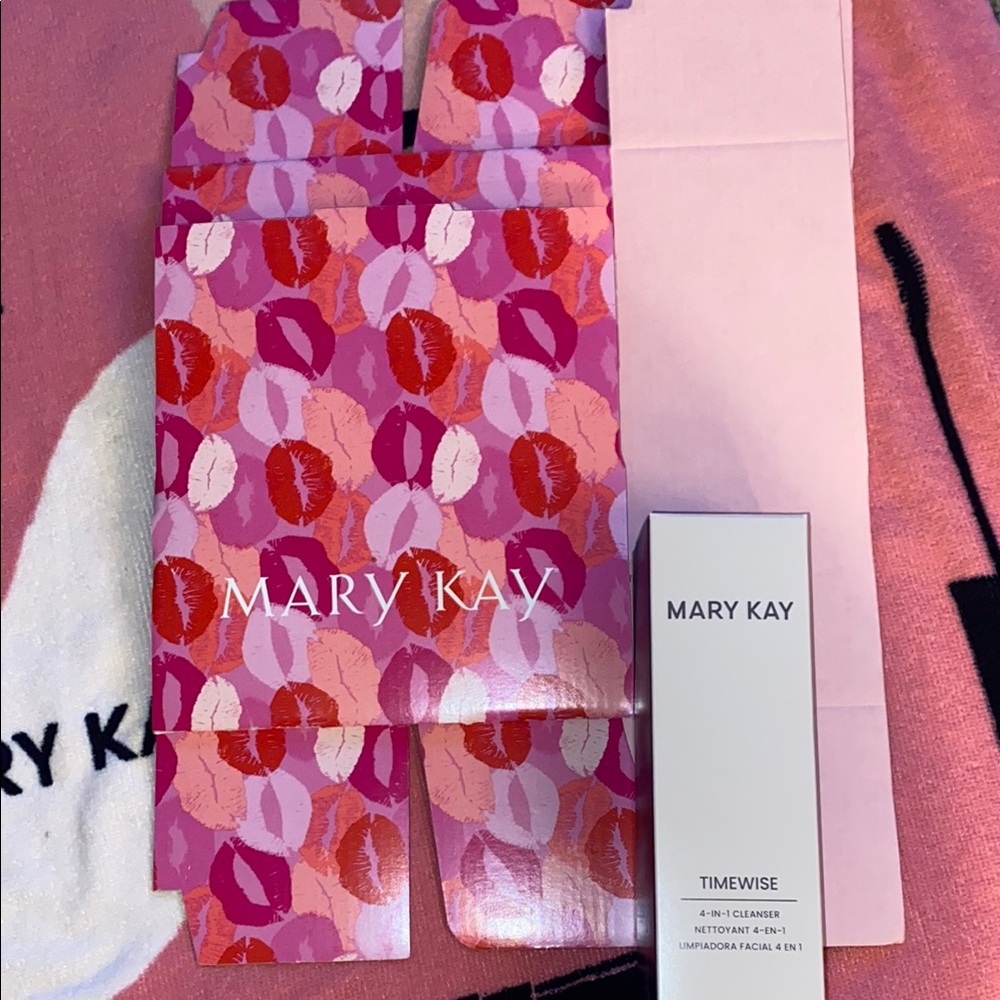 Mary Kay Timewise Cleanser with Pink and White Packaging